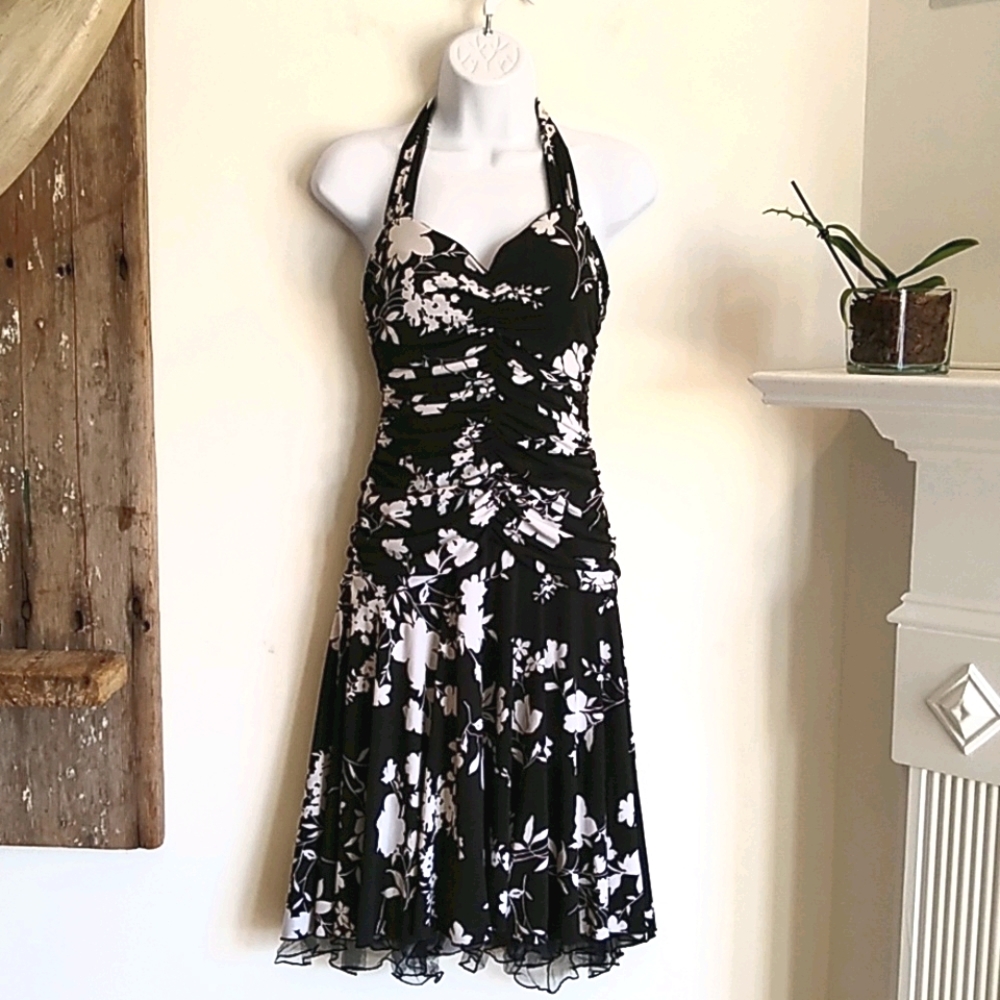 Retro Ruched Black & White Halter Dr…